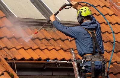 Démoussage et hydrofuge de toiture à Poncin